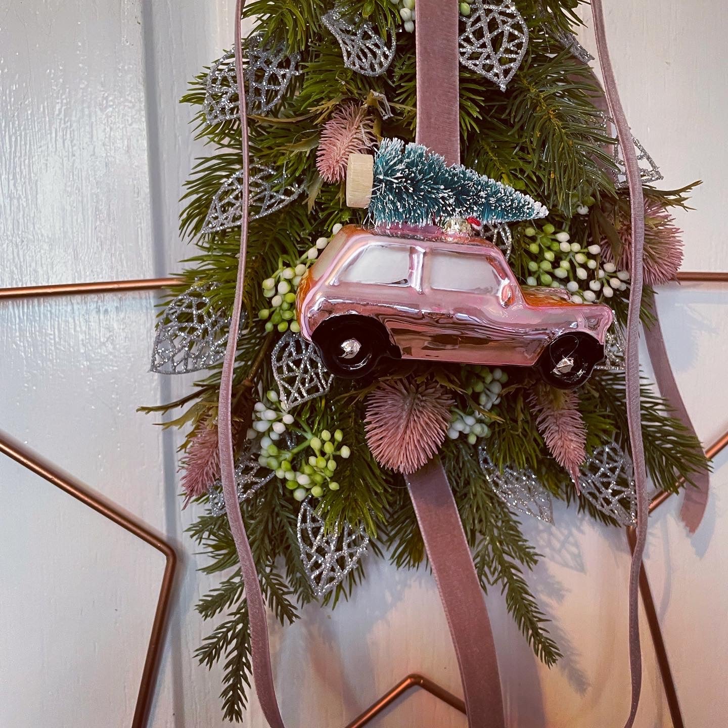 Christmas Floral Star Metal Wire Wreath