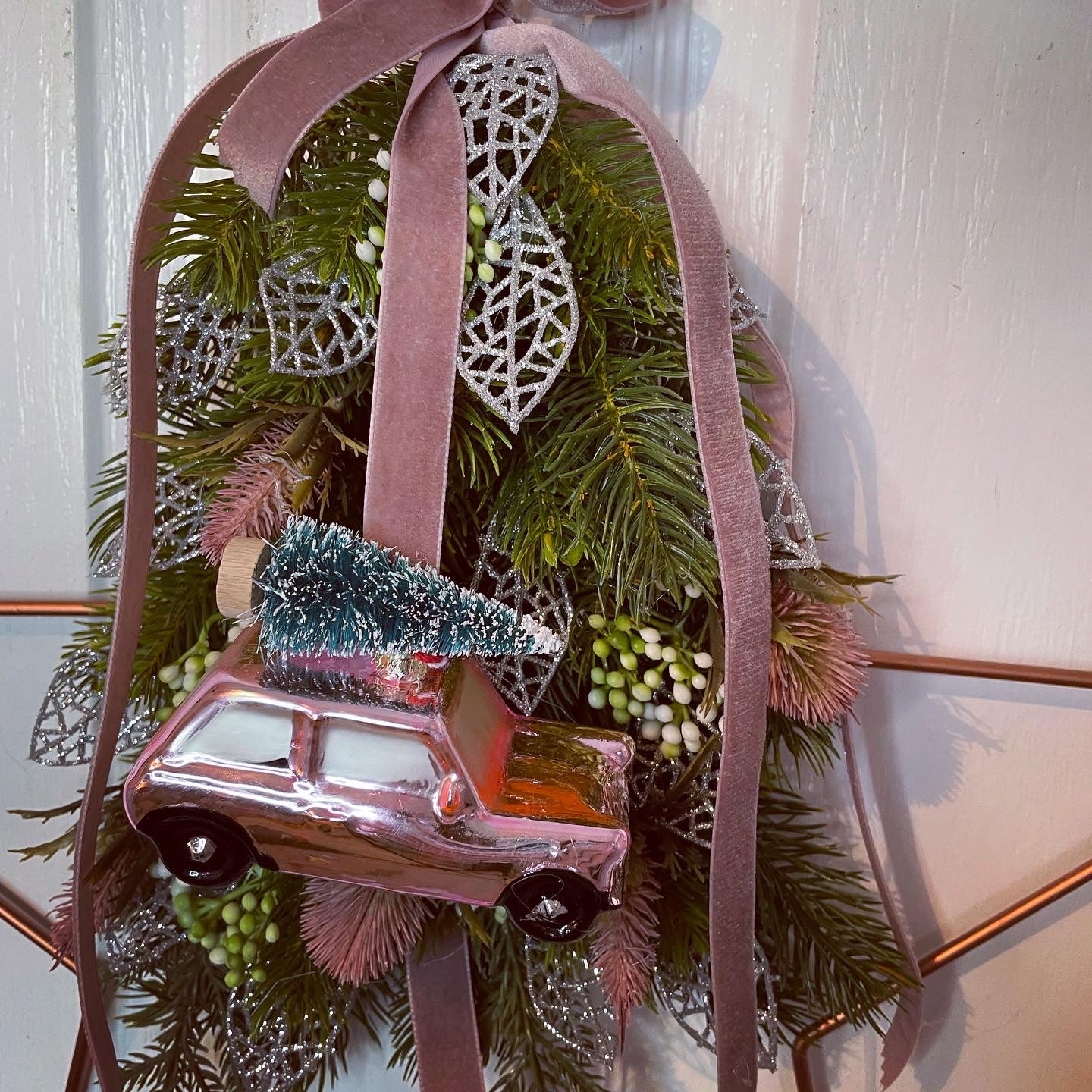 Christmas Floral Star Metal Wire Wreath