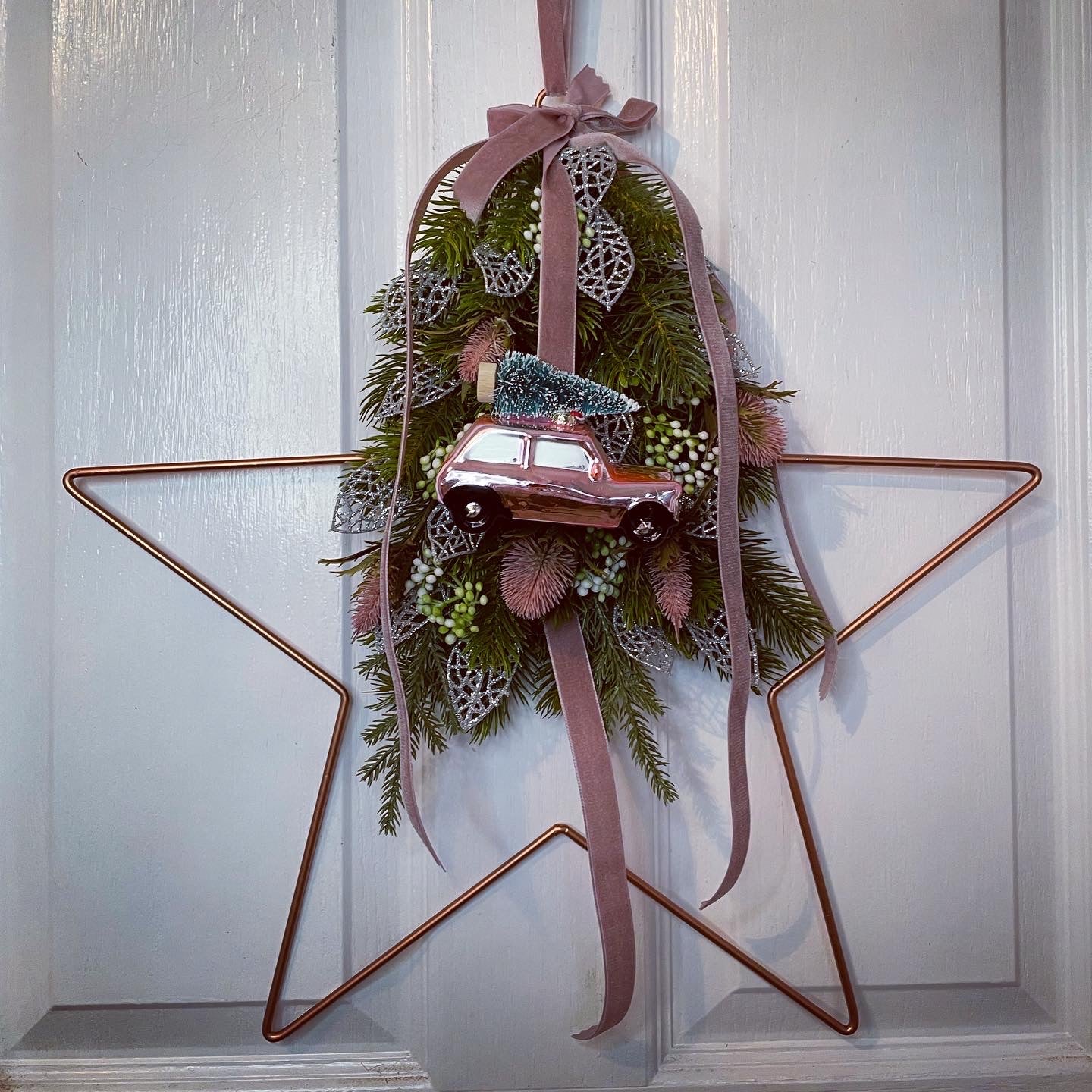 Christmas Floral Star Metal Wire Wreath