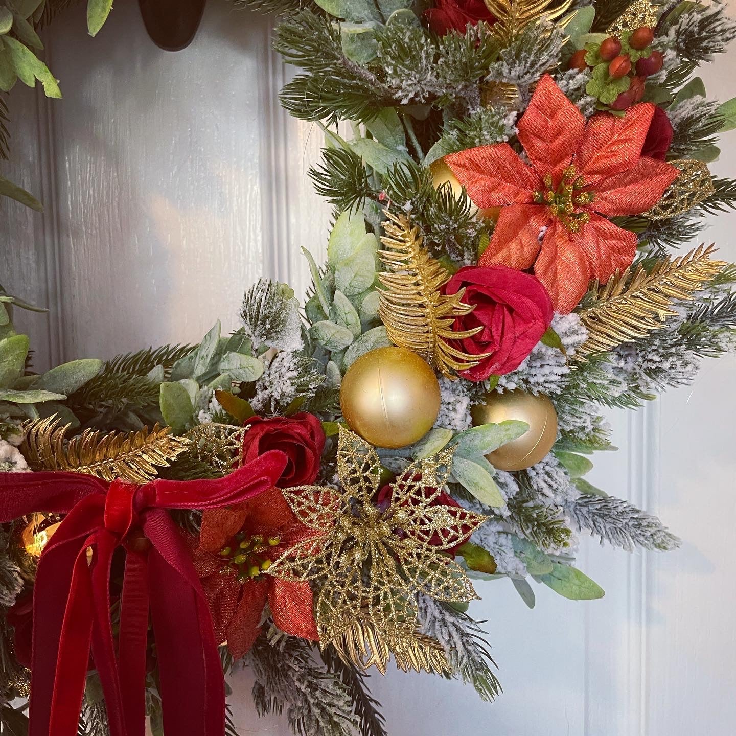 Christmas Floral Wreath – Roses And Poinsettia